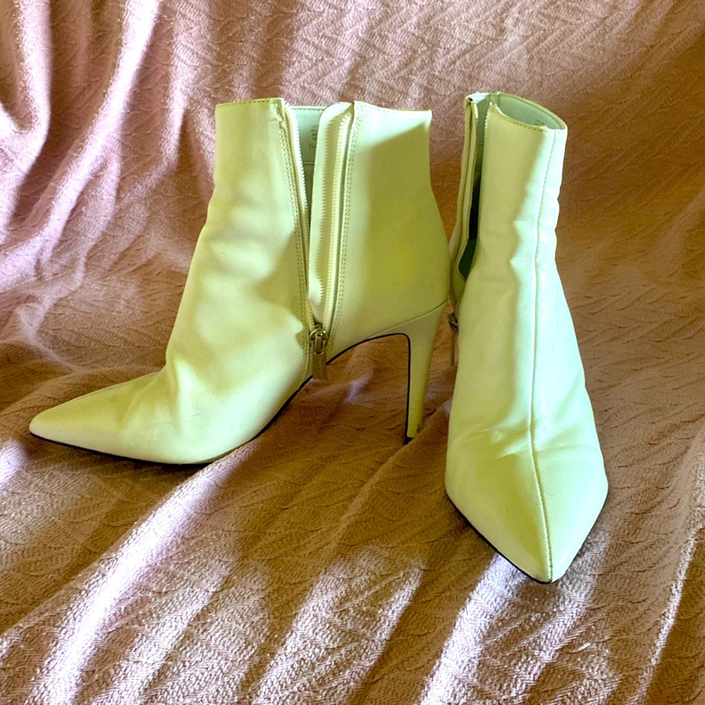 Gianni Bini high heels white